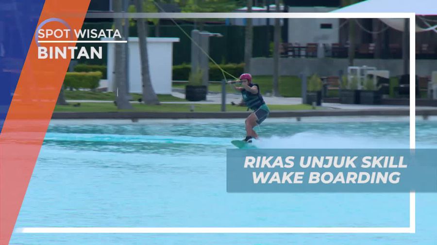 Unjuk Kebolehan Bermain Wake Boarding di Bintan