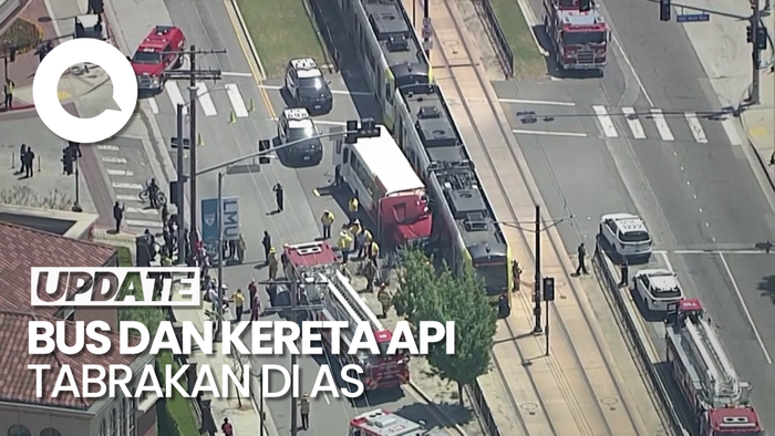 Penampakan Bus dan Kereta Api Tabrakan di Los Angeles