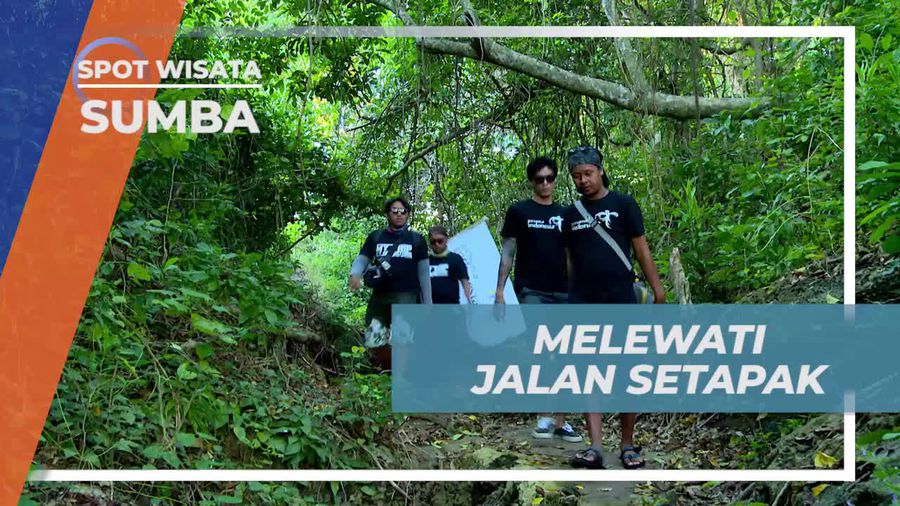 Menyusuri Jalan Setapak Membelah Hutan Menuju Pantai Bawanna, Sumba