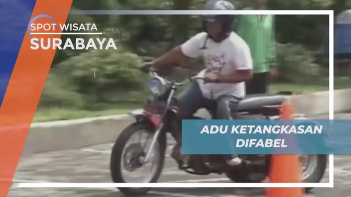 Adu Cepat Balap Sepeda Motor Roda Tiga di Surabaya          