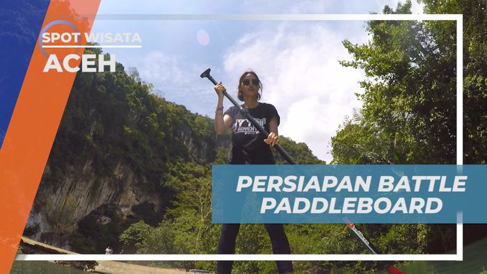 Persiapan Sebelum Seru-seruan Bermain Paddle Board di Krueng Raba, Aceh
