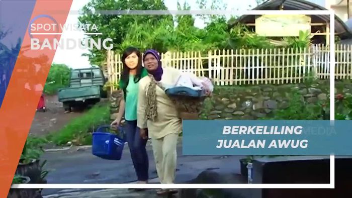 Berkeliling Kota Kembang Bandung Berjualan Awug