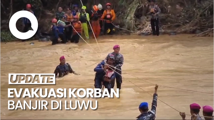 Momen Dramatis Tim SAR Evakuasi Warga Terisolir Banjir Luwu