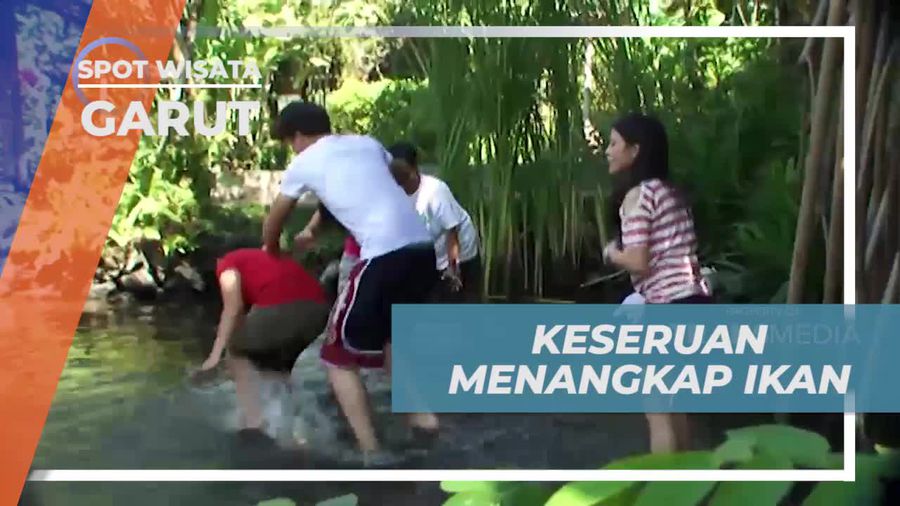 Seru-seruan Menangkap Ikan di Garut