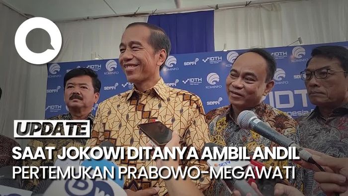 Senyum Jokowi saat Ditanya Dorong Prabowo Bertemu Megawati
