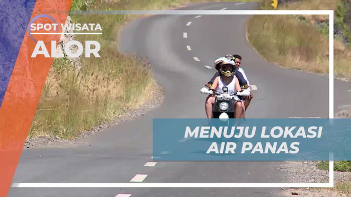 Naik Sepeda Motor Menuju Lokasi Air Panas di Alor