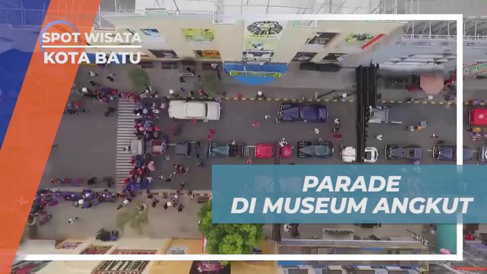 Kemeriahan Parade Museum Angkut Dengan Aneka Kostum Unik, Kota Batu