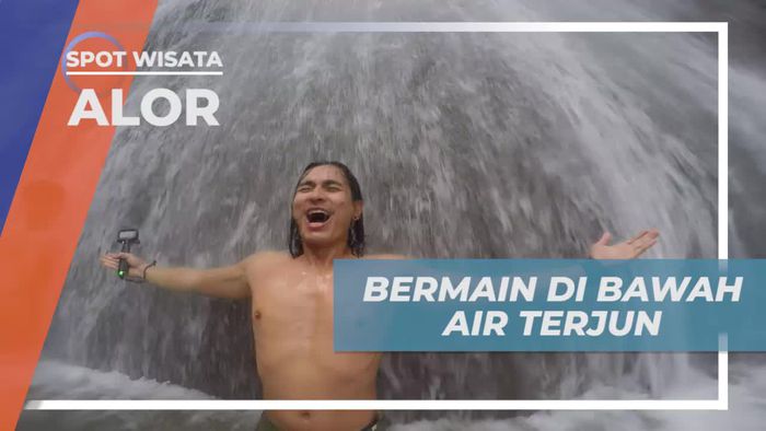 Seru-seruan Bermain di Bawah Air Terjun Mataru Alor