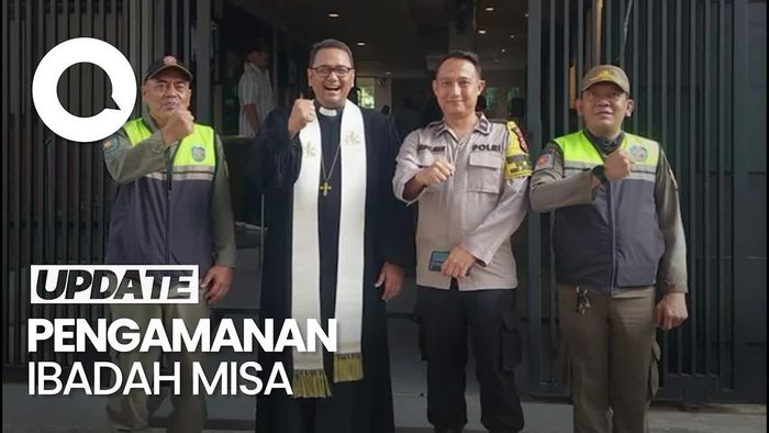 Momen Pengamanan Ibadah Misa di Gereja Pesanggrahan Jaksel