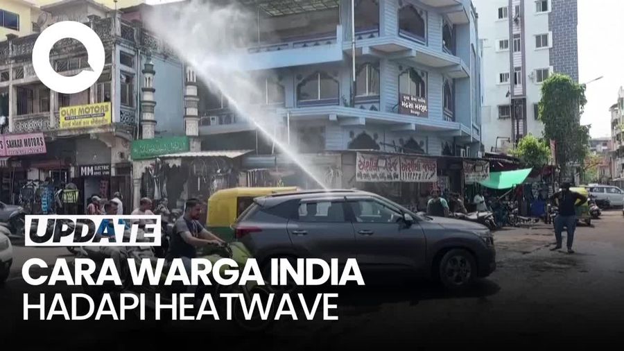 Gelombang Panas Melanda India, Warga Semprotkan Air di Jalanan