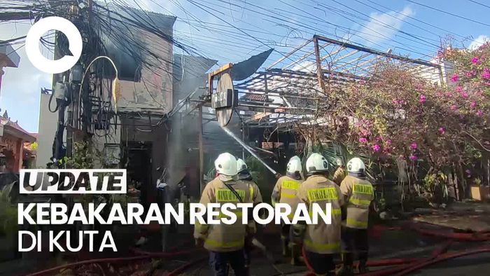 Restoran di Kuta Terbakar 8 Mobil Damkar Dikerahkan