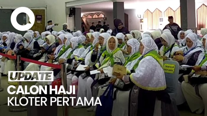 Suasana Calon Jemaah Haji Kloter Pertama Tiba di Asrama Haji Pondok Gede