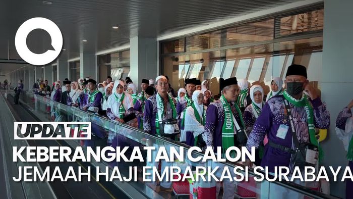 Momen Calon Jemaah Haji Kloter Pertama Berangkat dari Bandara Juanda