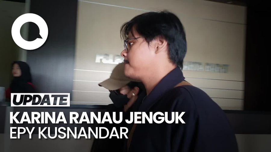 Kenakan Topi dan Masker, Karina Ranau Jenguk Epy Kusnandar 