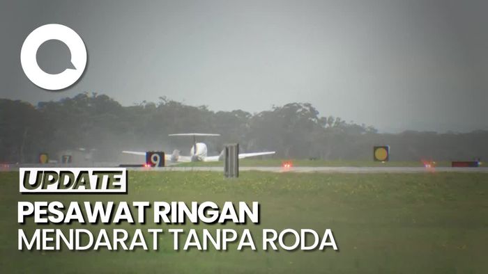 Detik-detik Pesawat Ringan Mendarat Tanpa Roda di Australia