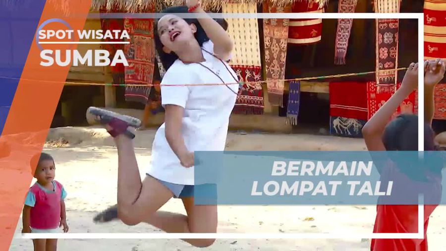 Seru-seruan Bermain Lompat Tali di Kampung Raja Prailiu Sumba