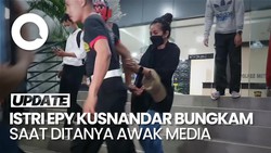 Momen Karina Ranau Sambangi Polres Jakbar untuk Jenguk Epy Kusnandar
