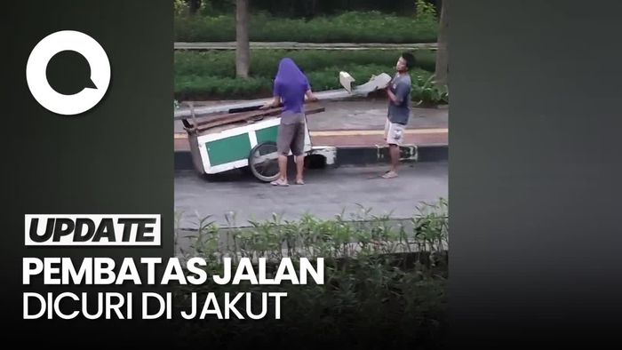 Viral Gerombolan Maling Besi Pembatas Jalan di Jakut Diteriaki Ibu-ibu