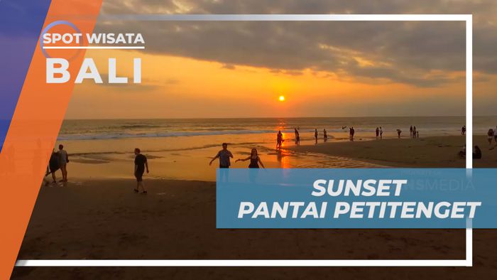 Menikmati Cantiknya Semburat Sinar Sunset di Pantai Petitenget, Bali