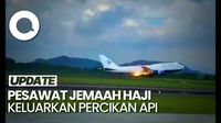 Momen Pesawat Jemaah Haji Keluarkan Percikan Api saat Lepas Landas