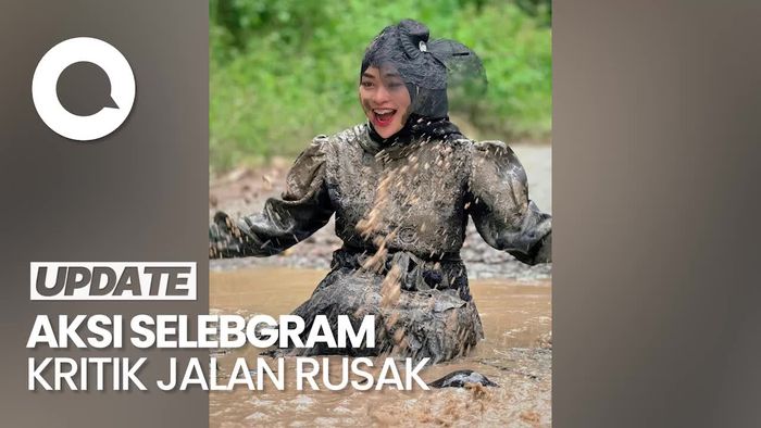 Selebgram Ini Mandi Lumpur untuk Kritik Jalan Rusak, Malah Disindir Bupati