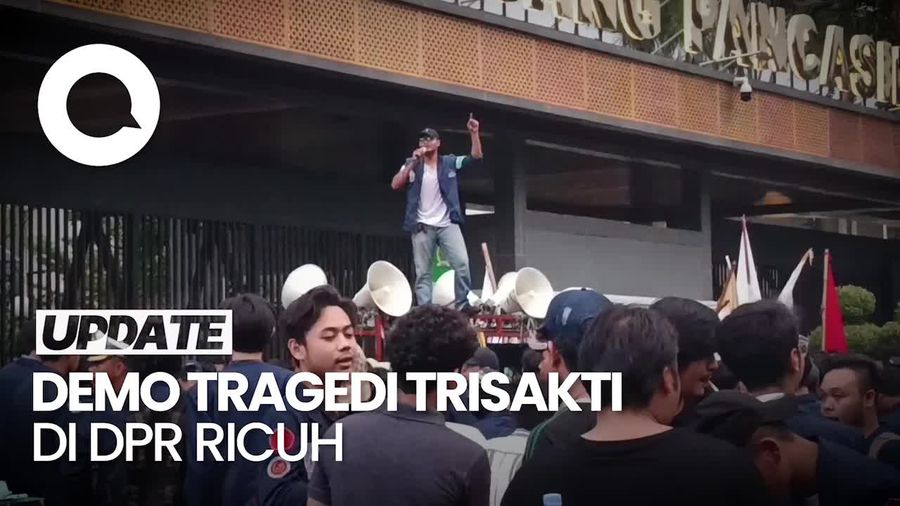 Demo Mahasiswa Trisakti Ricuh di DPR, Massa-Pamdal Saling Dorong!