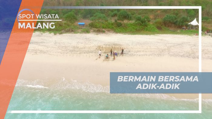 Berbagi Keseruan Bareng Adik-adik Akamsi di Tepi Pantai Modangan, Malang