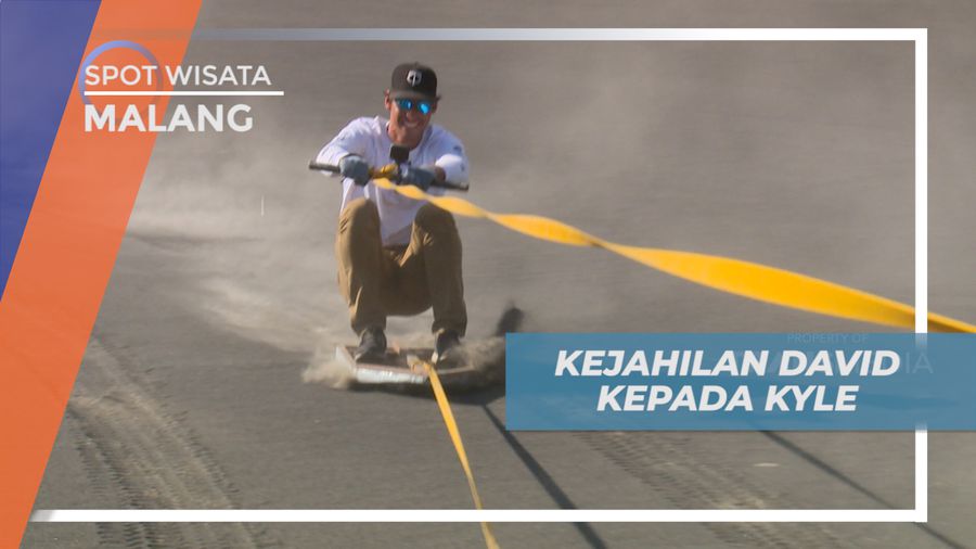 Seru-seruan Habiskan Waktu Bermain Sand Boarding di Hamparan Pasir, Malang
