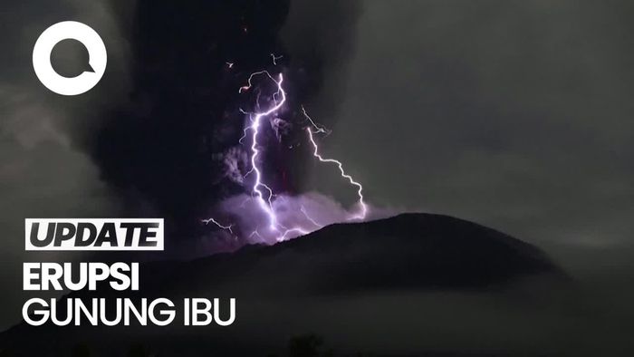 Potret Gunung Ibu Erupsi, Abu Vulkanik Membubung 4 Km