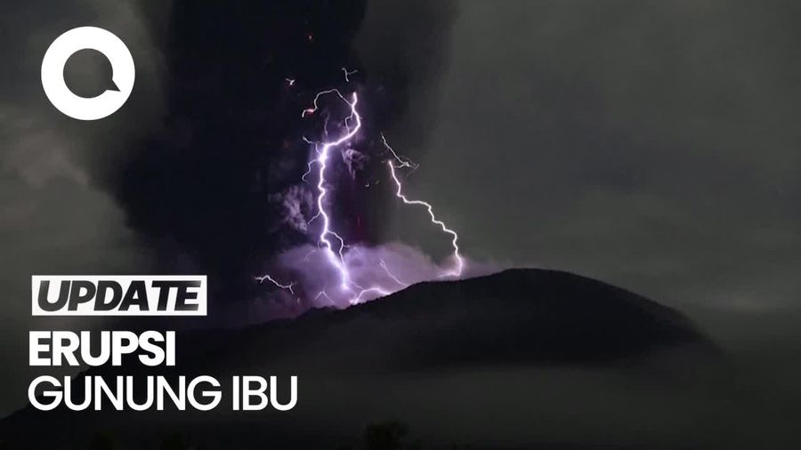 Potret Gunung Ibu Erupsi, Abu Vulkanik Membubung 4 Km
