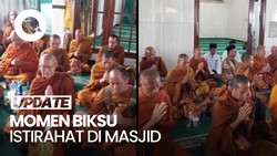 Viral Biksu Thudong Istirahat di Masjid Dalam Perjalanan Menuju Borobudur