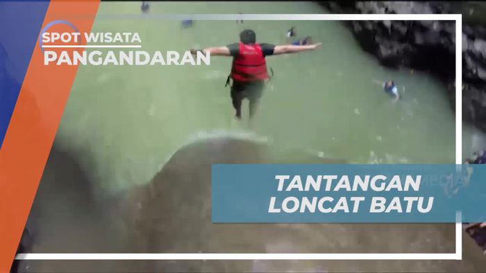 Tantangan Seru Lompat Dari Batu di Pangandaran