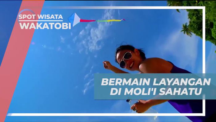 Bermain Layangan di Cuaca Cerah MoliI Sahatu Wakatobi