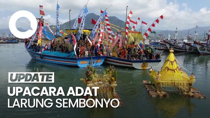 Kemeriahan Upacara Adat Larung Sembonyo di Trenggalek