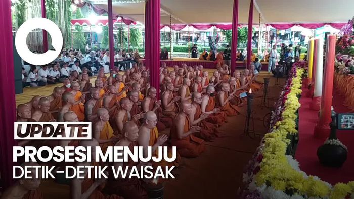 Air Suci Waisak Tiba di Candi Mendut untuk Disakralkan