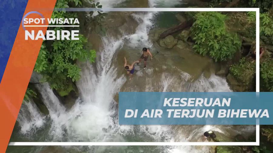 Melompat Dari Atas Air Terjun Bihewa Nabire