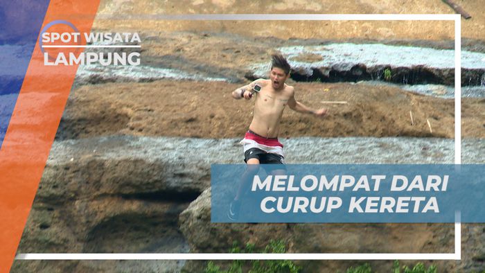 Keseruan Melompat Dari Curup Kereta Way Kanan Lampung