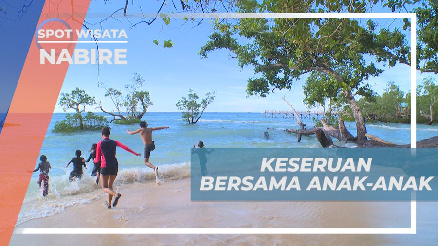 Menikmati Keseruan Bareng Anak-anak Lokal di Pantai Meri, Nabire