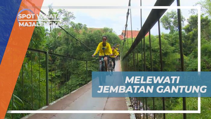Serunya Sensasi Melintasi Jembatan Gantung yang Legendaris, Majalengka