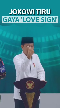Momen Jokowi Tiru Gaya Love Sign Pengurus GP Ansor