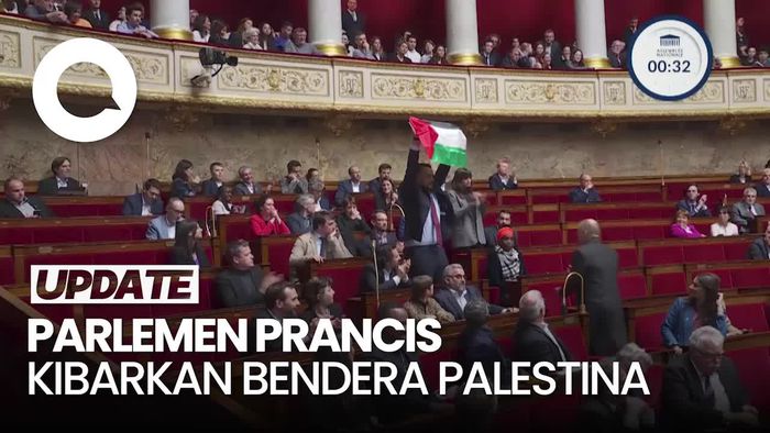 Momen Anggota Parlemen Prancis Kibarkan Bendera Palestina saat Sidang