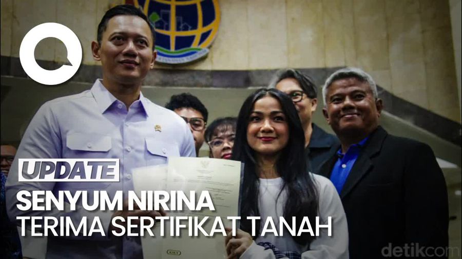 Nirina Zubir Terima 2 Sertifikat Tanah dari AHY