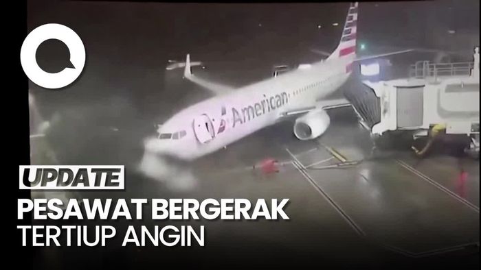Momen Pesawat American Airlines Terdorong gegara Angin