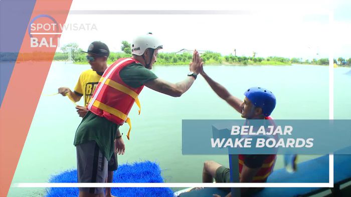 Belajar Menjaga Keseimbangan di Atas Air Dengan Wake Board, Bali