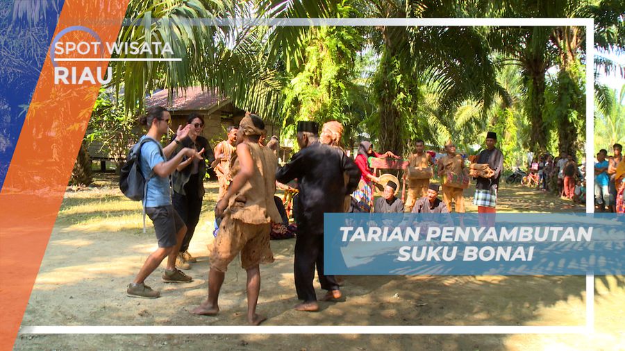 Gemuruh Gendang Mengiringi Kemeriahan Tarian Penyambut Tamu Khas Suku Bonai, Riau