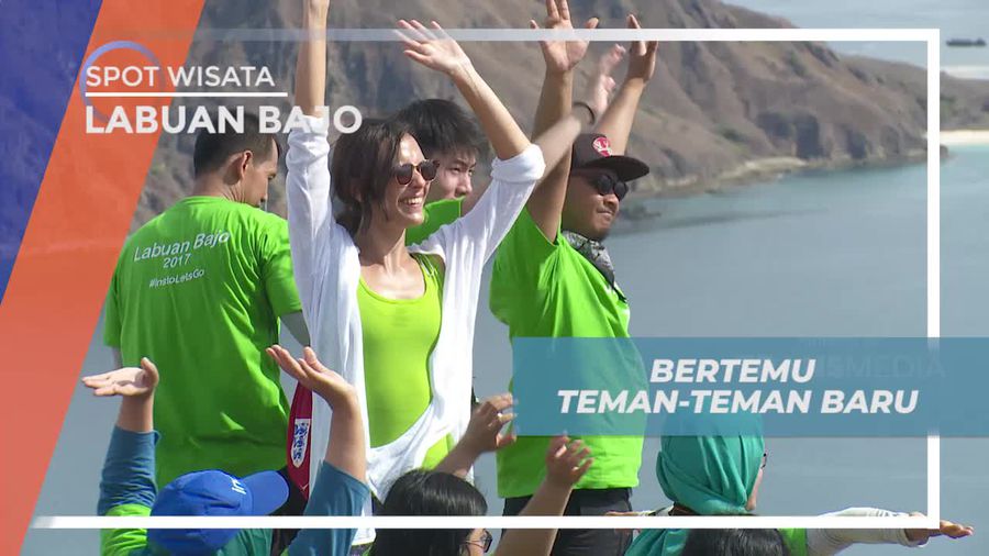 Berbagi Keseruan Bareng Teman-teman Baru di Puncaj Bukit Padar, Labuan Bajo