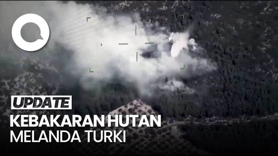 Momen Helikopter Padamkan Kebakaran Hutan di Turki