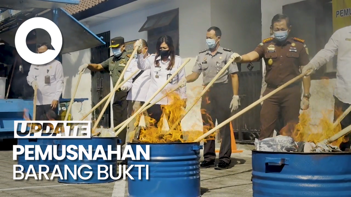 Kejari Denpasar Bakar Habis Barang Bukti Narkoba-Obat Ilegal