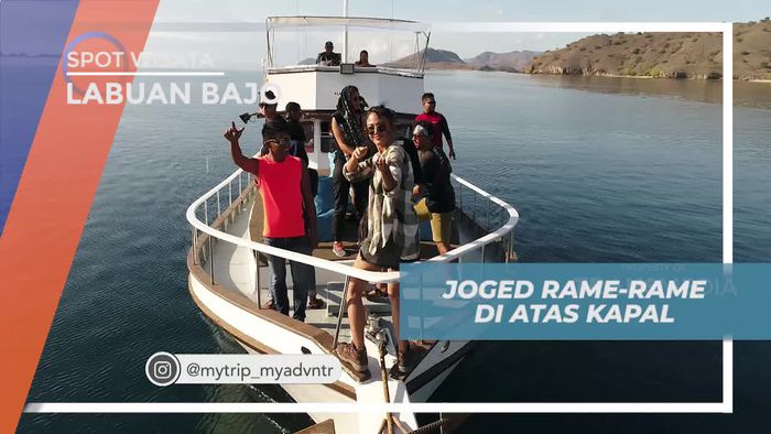 Seru-seruan Berjoget Ria di Atas Kapal Sambil Menikmati Perjalanan Laut, Labuan Baojo