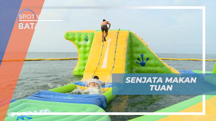 Momen Seru Tercebur di Pantai Nongsa Batam